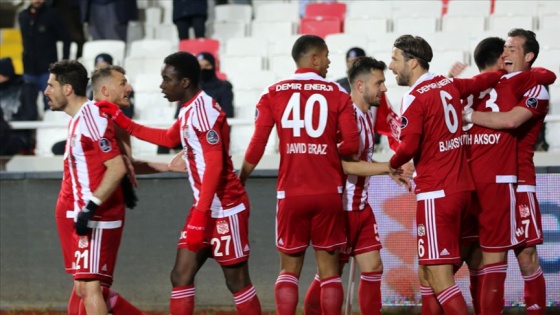 Sivasspor 3 puanı ilk yarıda aldı