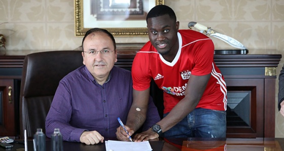 Sivasspor'da Henri Saivet sözleşmeyi imzaladı