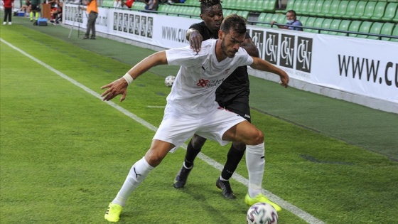 Sivasspor'da savunma oyuncusu Goutas forvetleri geride bıraktı