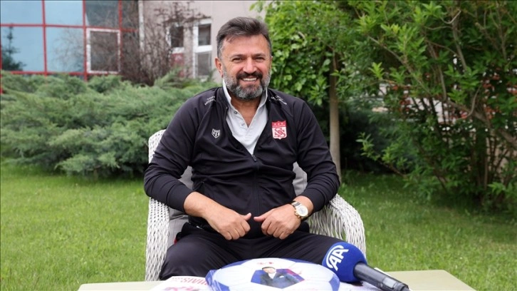 Sivasspor Teknik Direktörü Uygun, taraftarı 