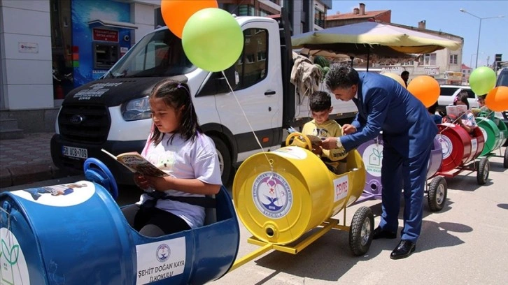 Sivas'ta öğrenciler çöp varillerinden 