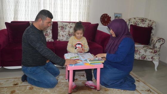 Skolyoz hastası kızlarının tedavisi için yardım bekliyorlar