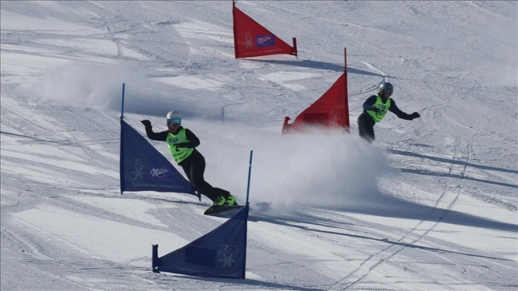 Snowboard Alpine 2. Etap Yarışmaları Erzincan'da başladı