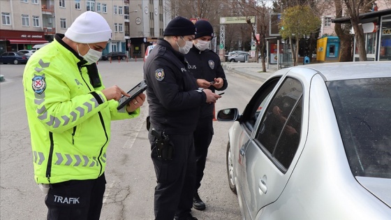 Sokağa çıkma kısıtlamasını ihlal eden 39 bin 604 kişi hakkında işlem yapıldı