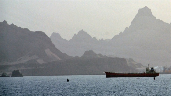 Sokotra Valisi, BAE'nin, Yemen'in güneyindeki Sokotra Limanı'na askeri araç sevk etti