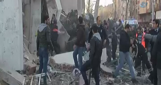 Son dakika haberleri! Zeytinburnu'nda bina çöktü: 1 ölü
