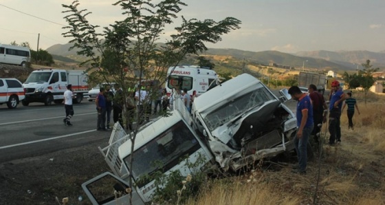 Son dakika... Tunceli-Elazığ karayolunda trafik kazası: 3’ü çocuk 20 yaralı