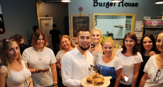 Sosyal medyada dikkat çeken 'Aşk Burger'