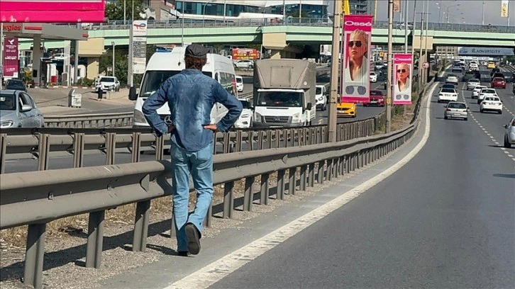 Sosyal medyada 'yürüyen adam' olarak bilinen kişi evinde ölü bulundu