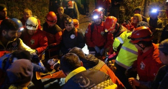Spil'de bacağı kırılarak mahsur kalan genç kurtarıldı
