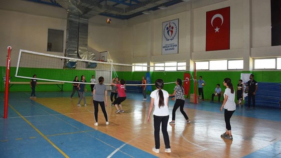 Sporculuğa ilk adımı yaz spor okullarında atıyorlar