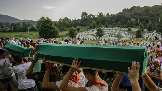 Srebrenitsa kurbanlarının cenazeleri Potoçari&#039;de