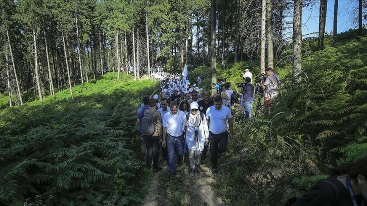 Srebrenitsa'da binlerce kişinin katılımıyla 