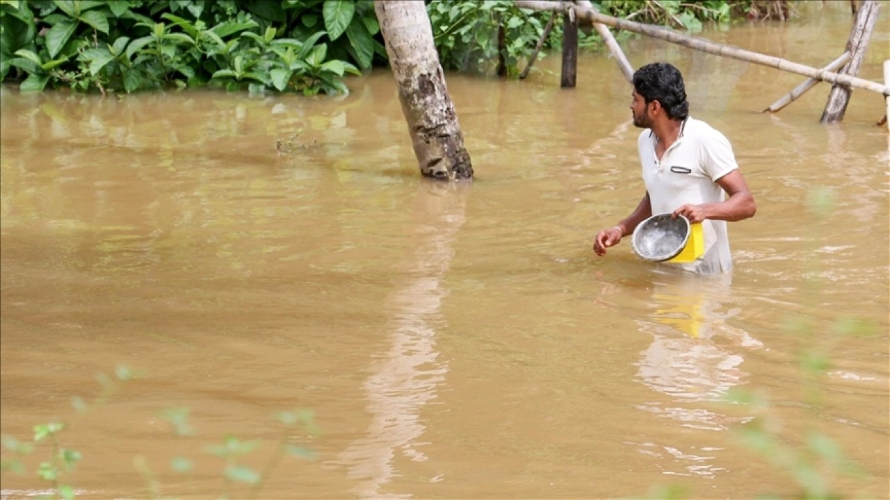 Sri Lanka'da şiddetli yağışların yol açtığı afetlerden 15 binden fazla kişi etkilendi