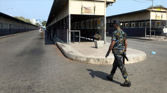 Sri Lanka yönetimi, tepkilere rağmen Kovid-19/ koronavirüsten ölen Müslümanların cesetlerini yakıyor