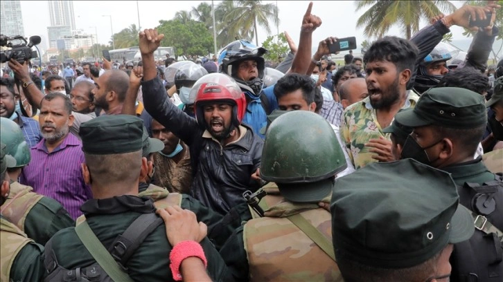 ﻿Sri Lanka'nın yeni başbakanı, mevcut durumdan eski yönetimi sorumlu tuttu