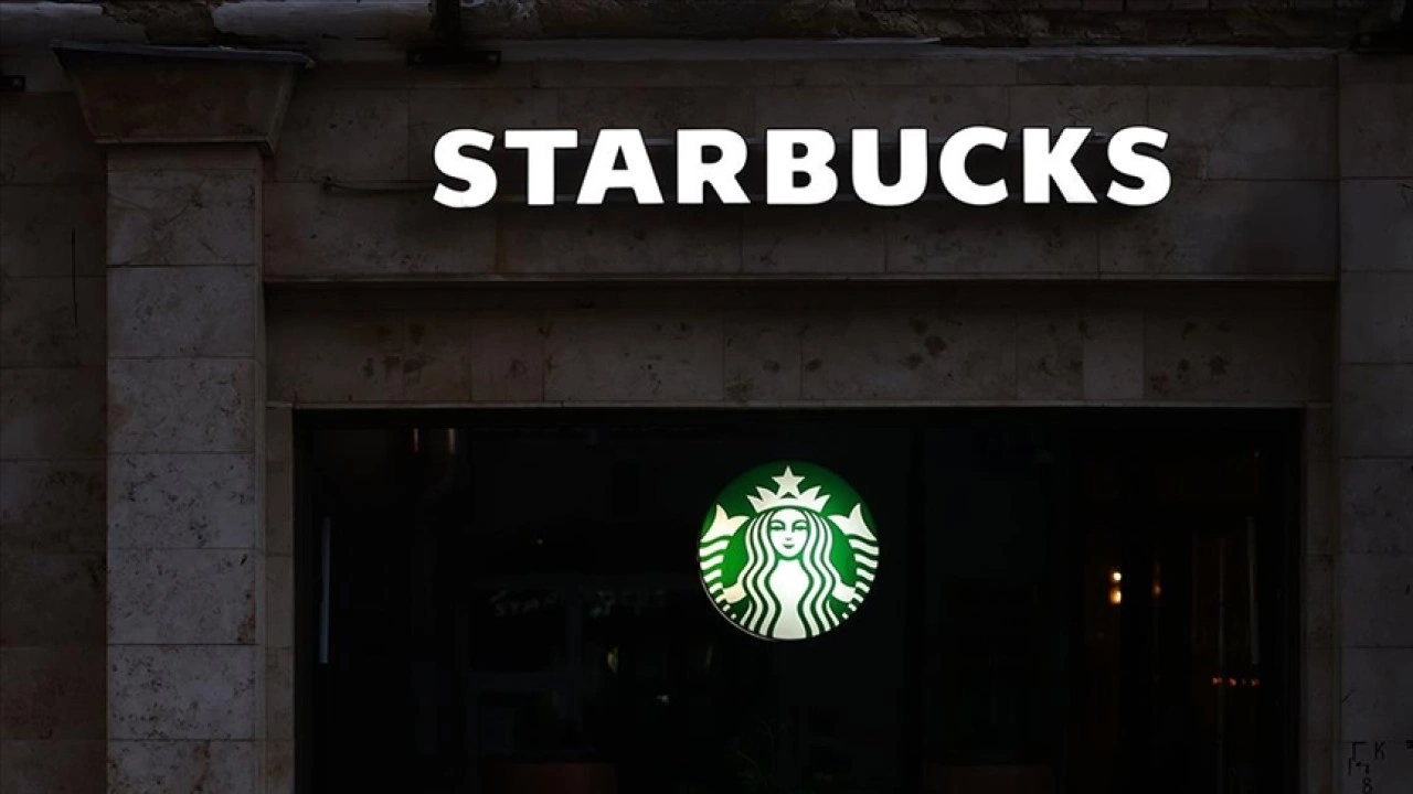 Starbucks'ın küresel satışları, geçen yıl ekim-aralık döneminde de düştü