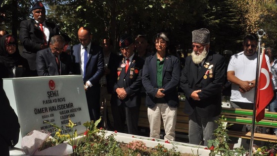 STK'lardan Ömer Halisdemir'in kabrine ziyaret