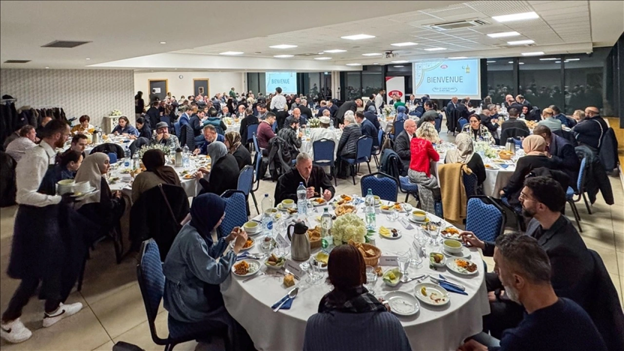 Strazburg'daki geleneksel Ramazan iftar programında farklı toplumlar bir araya geldi