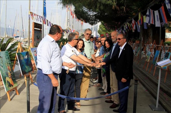 Su altında yapılan resimler sergilendi