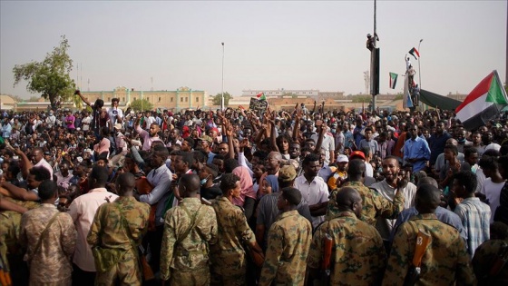 Sudan'da askeri geçiş konseyi üyelerinin açıklanması ertelendi