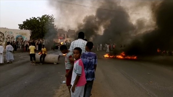 Sudan’da azledilen Başbakan Hamduk'tan diyalogdan önce durumun eskiye dönmesi şartı