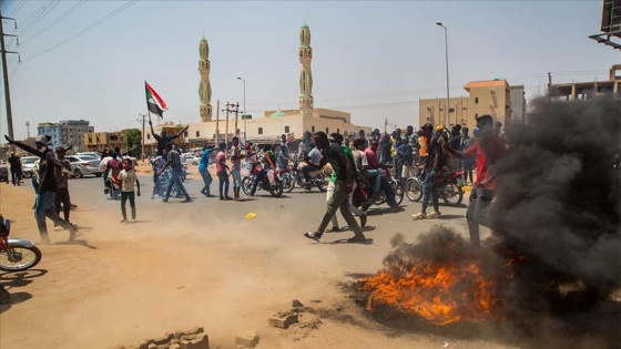 Sudan'da reform karşıtı protestoları engellemek için köprüler ve büyük camiler kapatıldı