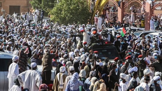 Sudan eski Başbakanı Mehdi son yolculuğuna uğurlandı