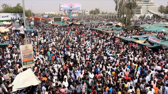 Sudan ordusundan halka sokağa çıkma yasağına riayet çağrısı