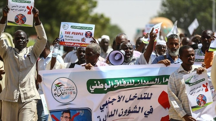 Sudan'da yüzlerce kişi 