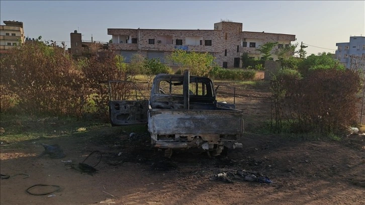 Sudan'ın başkenti Hartum'da şiddetlenen çatışmalar ikinci gününde devam etti