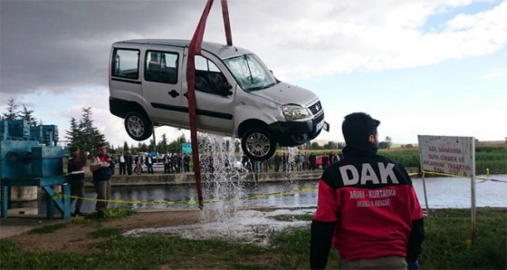 Sulama kanalına devrilen aracın şoförü ve eşi hayatını kaybetti