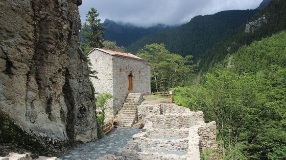 Sümela'nın Aya Varvara Manastırı ön plana çıktı