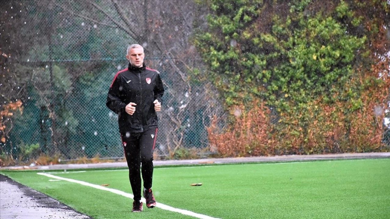 Süper Lig'in profesör hakemi, öğrencilerini spora yönlendiriyor