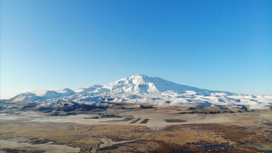 Süphan Dağı beyaza büründü