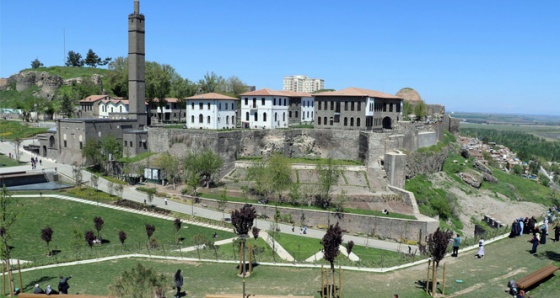 Sur'da silah seslerinin yerini kuş cıvıltıları aldı