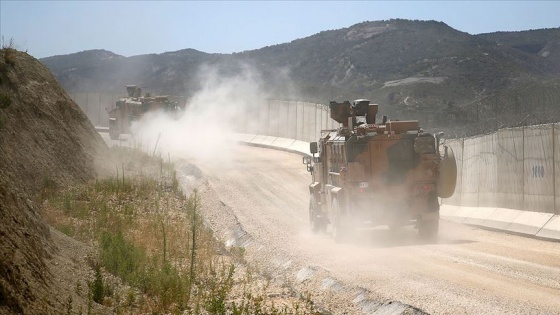 Suriye'de rejim mevzileri ateş altına alındı