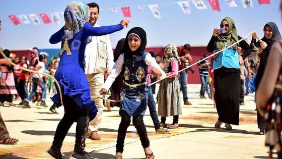 Suriye'de savaşta doğmuş çocuklara 'Sınırsız Şenlik'