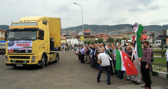 Suriye'ye bayram öncesi 25 TIR ile yardım