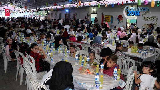 Suriyeli yetim çocuklar iftarda buluştu