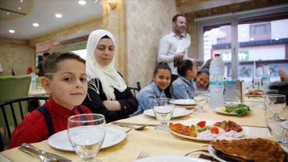 Suriyeli yetim çocuklara iftar