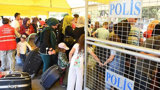 Suriyeliler bayram için ülkelerine gitmeye başladı