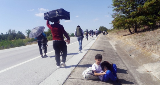 Suriyeliler Edirne'ye otobandan yürüyor