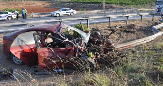 Suriyeliler trafik kazası geçirdi: 2 ölü, 4 yaralı