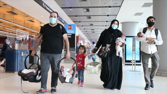 Suudi Arabistan'da beşizleri olan aile Türkiye'ye getirildi
