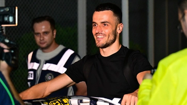 Tadic ve Mourinho'nun Fenerbahçe'de olması, Kostic'in tercihinde önemli rol oynadı