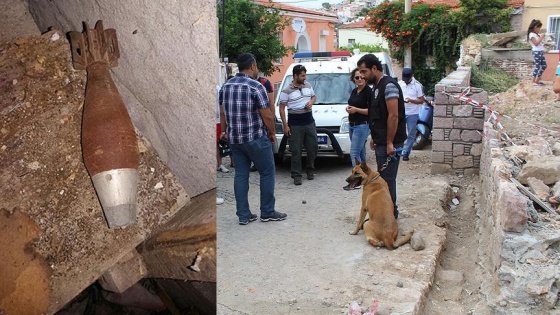 Tadilat yapılan evin kömürlüğünden havan mermisi çıktı