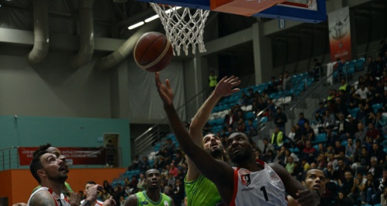 Tahincioğlu Basketbol Süper Ligi: Muratbey Uşak: 73 - Tofaş: 86