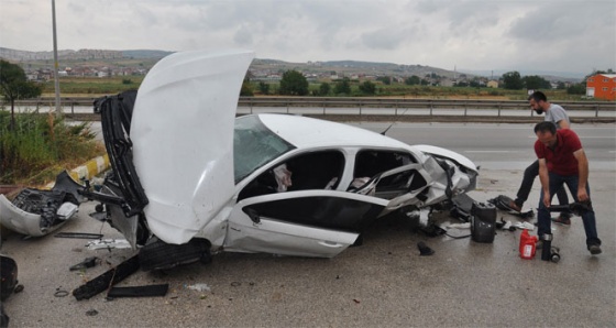 Taklalar atarak hurdaya dönen bu araçtan sağ çıktı