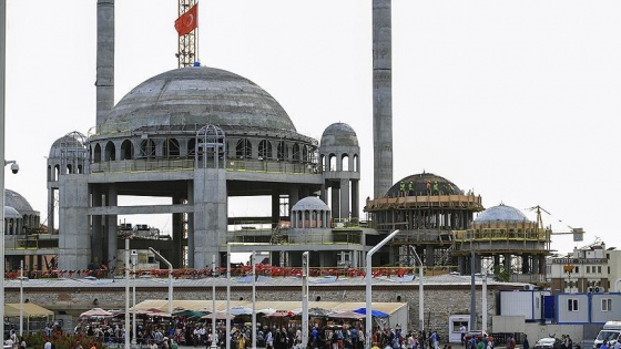 Taksim Camisi'nde ince işçilik ve süsleme işlemine geçildi